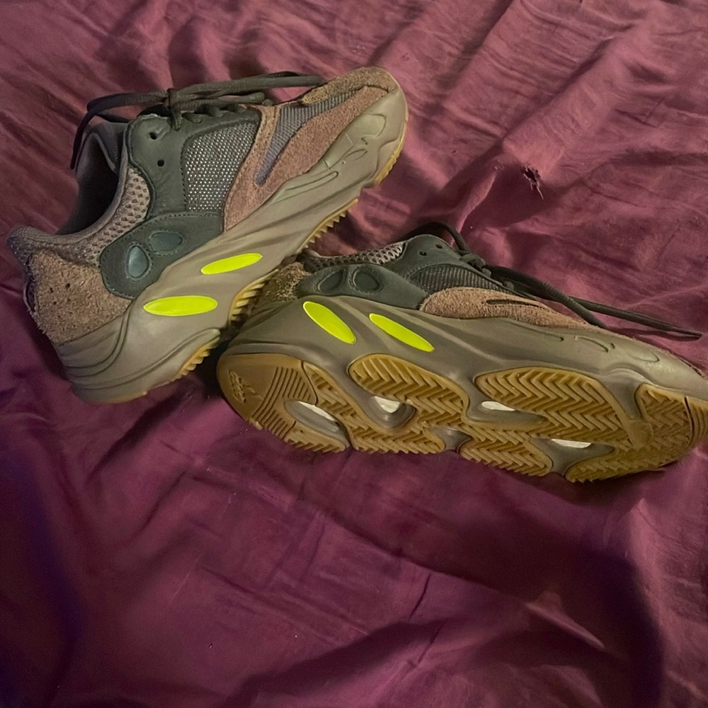 Pair of Yeezy size 6.6